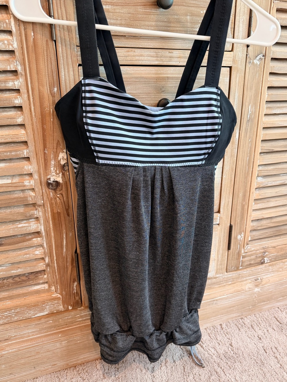 Lululemon Built In Bra Racerback Athletic Tank Top Black & Blue Stripes (Size 6)